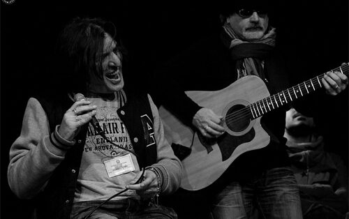 Il Christian Rocker Roberto Bignoli si esibisce nel carcere di Opera