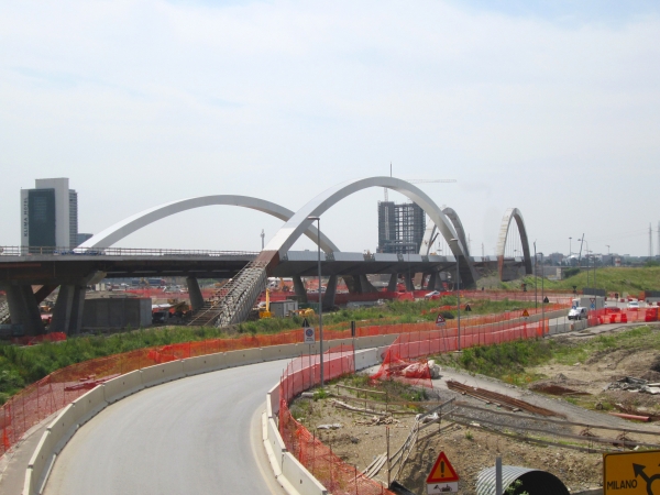 una strada che porta a Rho per Expo 2015
