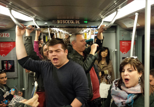 traviata flashmob metropolitana milano
