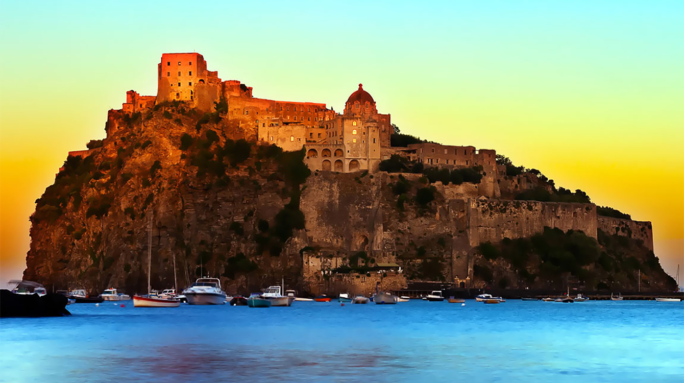 Ischia: un gioiello del Mar Tirreno, da sempre meta prescelta da migliaia di turisti.