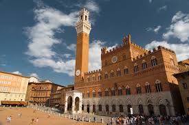Siena: uno dei tesori della Toscana, meta prediletta per una breve vacanza tra arte e storia.