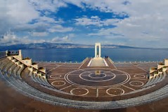 Reggio Calabria: un luogo dove il mito antico e l'arte moderna danno vita a scenari mozzafiato
