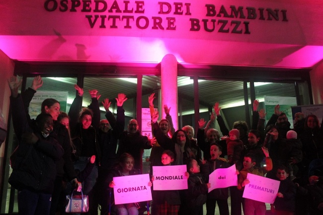 Milano, l’Ospedale Buzzi si tinge di viola grazie a OBM Onlus