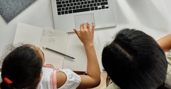Istruzione parentale: cos’è e come può essere applicata nell’ambito domestico da una famiglia italiana