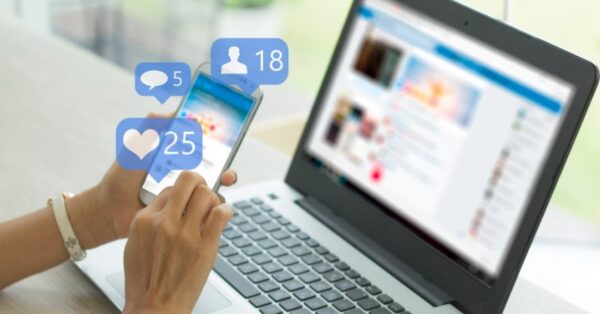 Spiare gli ex sui social, il fenomeno patologico del likeing