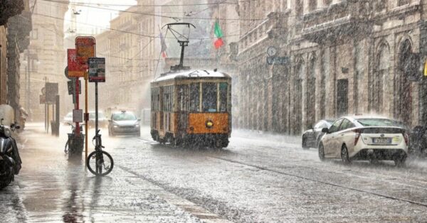 Clima: a Milano autunno 2024 mite ma record di precipitazioni