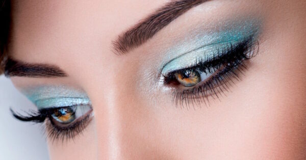 Make-up per occhi azzurri: tonalità e tecniche che li esaltano