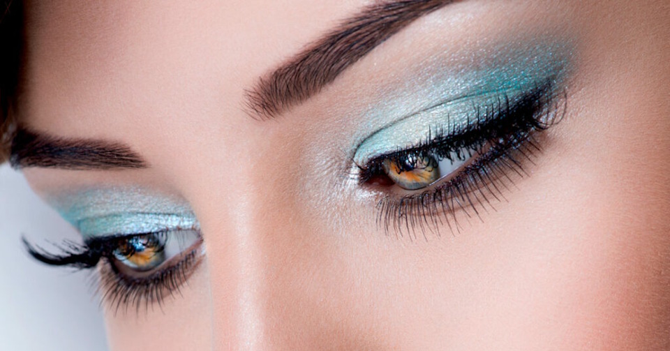 Make-up per occhi azzurri: tonalità e tecniche che li esaltano
