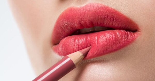 Glass Lips: il trucco per labbra voluminose a effetto vetro