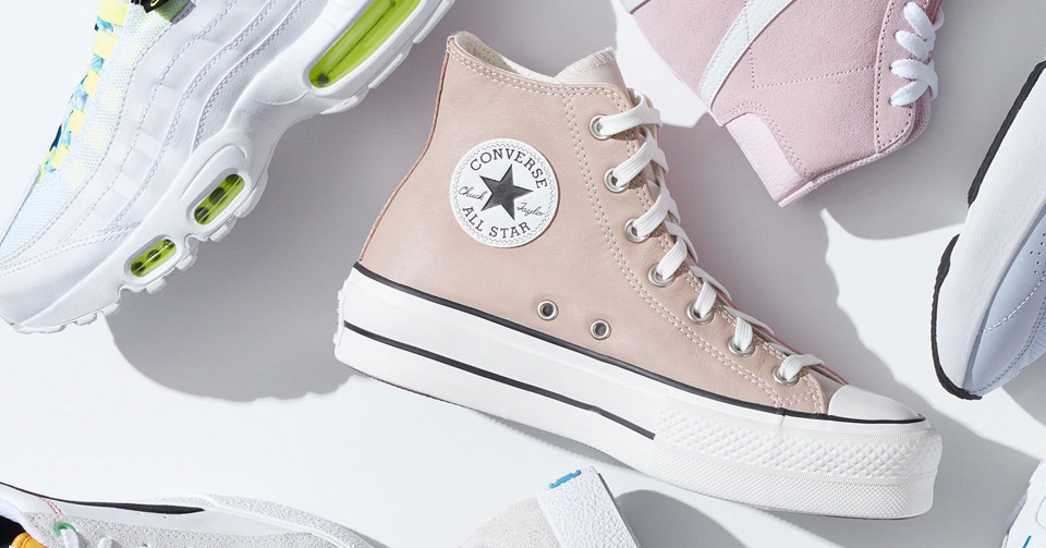 Gonna e sneaker: 4 look street style per primavera 2026